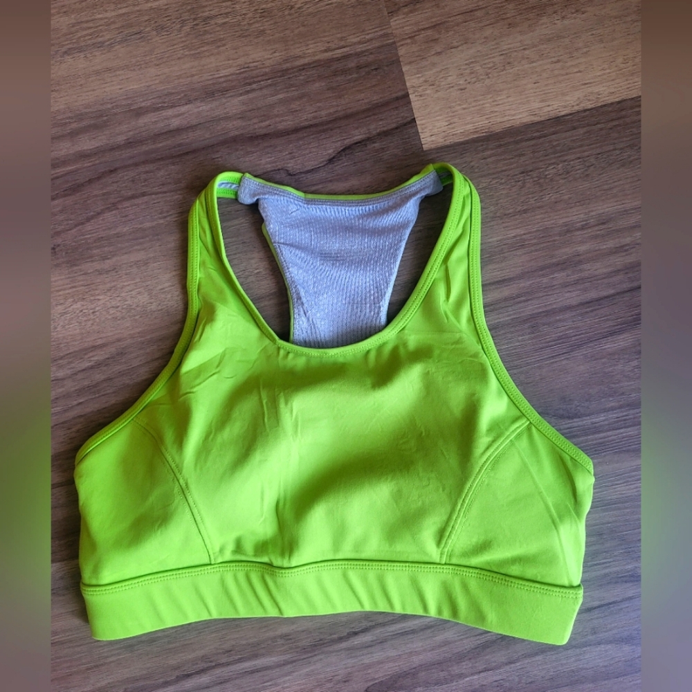 (M) Queenieke Electric Lime sports top